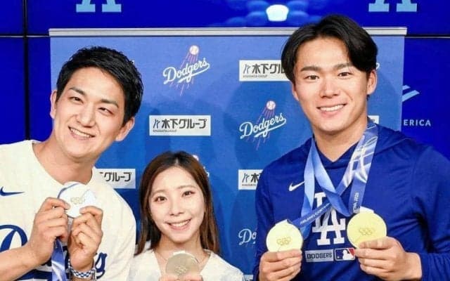 山本由伸　金メダルをかけて満面笑み！試合前に始球式のりくりゅうペアと交流　舞台裏を球団が公開　木原氏「本当にうれしかったです」
