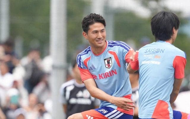【日本代表】DF渡辺剛「早くくれ」“レジェンド”ファンペルシー監督へユニ贈呈の経緯明かす