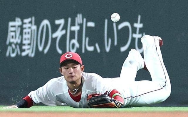 広島守備陣がまさかの“お見合い”で逆転許す　試合前まで防御率０・５０のハーンが八回に３失点