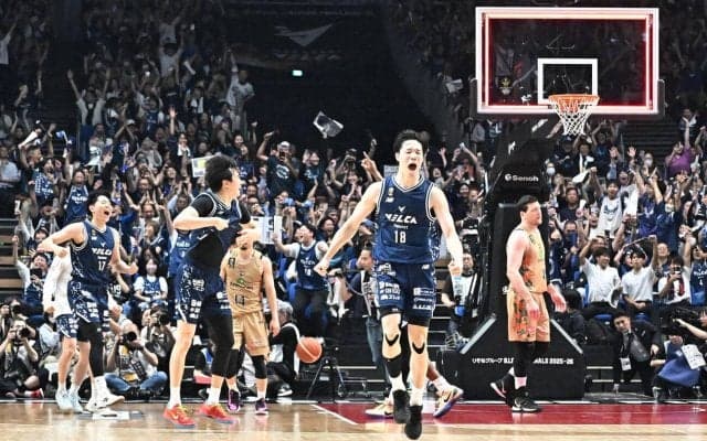 【バスケ】初優勝長崎・馬場雄大、妻で俳優の森カンナと熱い抱擁「勝ったばーい！」