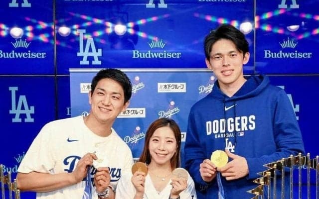 ドジャース　りくりゅうペアが見せたほっこりシーン　直前練習でまさかすっぽ抜け→三浦さんが木原氏のもとへ小走り→慰められる　本番では勝負強さ発揮
