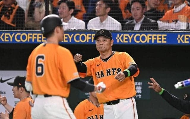 巨人　橋上監督代行がベンチで見せた行動　監督椅子に座らなかった理由「どっしり座るってことは多分ないと思います」