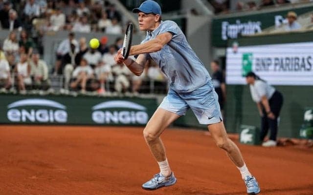 シナーがストレートの完勝で初戦突破、30連勝で生涯グランドスラムへ好発進「今日のレベルにはとても満足」[全仏オープン]