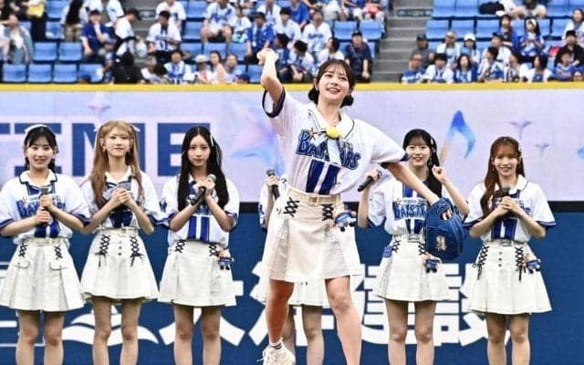 ＡＫＢ４８・伊藤百花　ノーバン始球式　声を上げて小躍り　スタンドからも感嘆の声