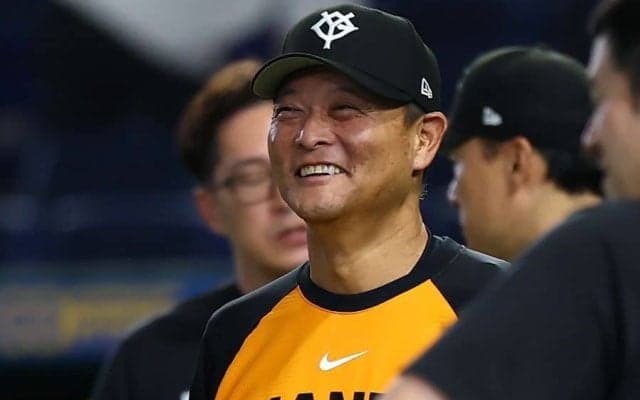 巨人、試合前映像に橋上監督代行が登場…東京D歓声　前日に続き阿部前監督も映る
