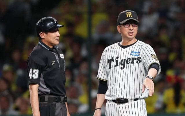 【阪神】藤川監督が守備妨害主張？　坂本誠志郎の送球時、打者に接触　判定覆らず２点リード許す