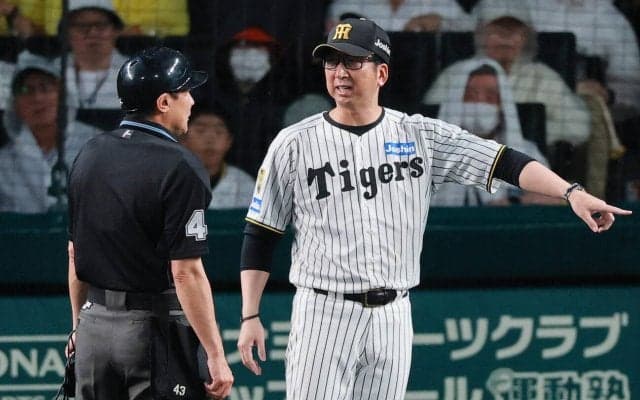 【阪神】藤川監督が審判団に訴えた場面説明「ルーキーで故意で出ることないと分かっているけど」