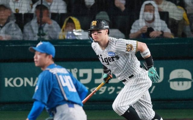 【阪神】佐藤輝明が元同僚の島本から意地の安打　いい当たりが正面にいく日　連続試合安打は９に