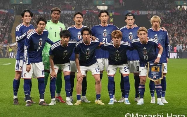 ｢これはあつすぎる｣｢買わざるを得ない｣サッカー日本代表、1993年“ドーハモデル”復刻ユニフォームが即完売の大反響！ 森保監督も纏った｢胸熱｣の一着