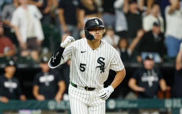 村上宗隆、ア・リーグ最速20号　3戦連発で驚異の年間58HRペース…豪快弾に本拠地大歓声