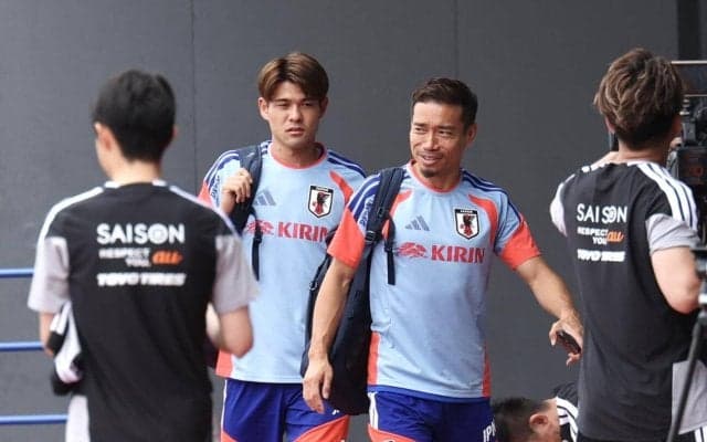 【日本代表】長友佑都「ゴリラのように暴れたい」５大会連続５度目の背番号５で爆笑さらう