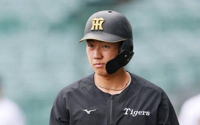 【阪神】立石正広のもとに藤川監督が…笑顔でじっくり話し込む珍しいシーン　打撃練習は快調