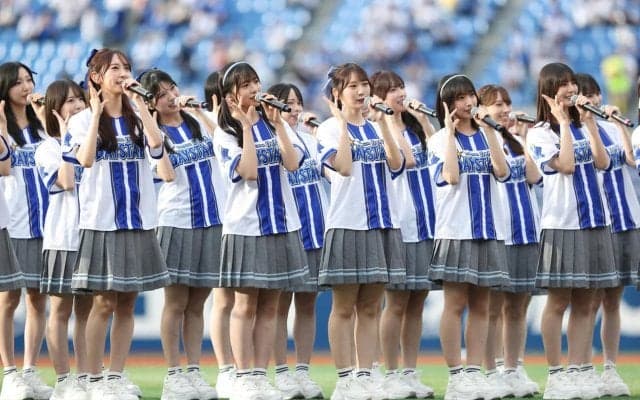 【DeNA】日向坂46がハマスタバトルでディアーナとリレー対決