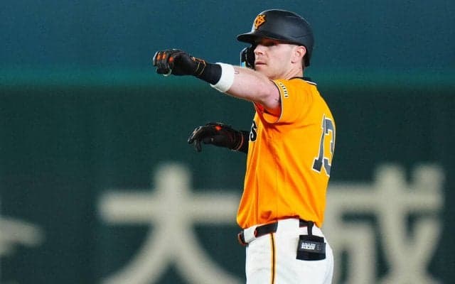 【巨人】痛恨のお見合いが逆転許す…中堅キャベッジと左翼松本の間に転々