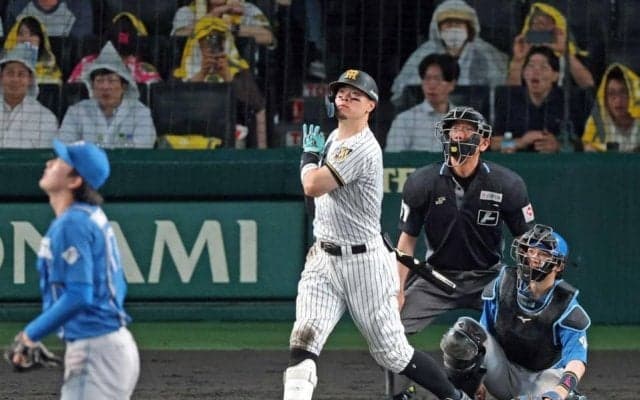 阪神・佐藤輝　キング１３号！１日で単独返り咲き　初３連敗も首位変わらず　マリンで巻き返しへ「しっかり準備」