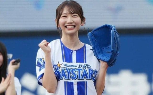 ポニテ揺らし…衝撃ノーバウンド「天使ですか」　19歳“最強美女”に感動「完璧すぎなアイドル」