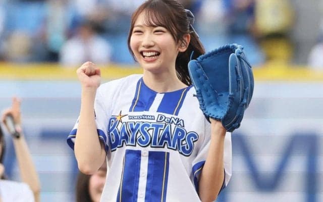 「天使過ぎるぜ！」19歳人気アイドルがハマスタに降臨「いちいち可愛い」　ノーバン投球披露「今日も見たことない魔球だった」