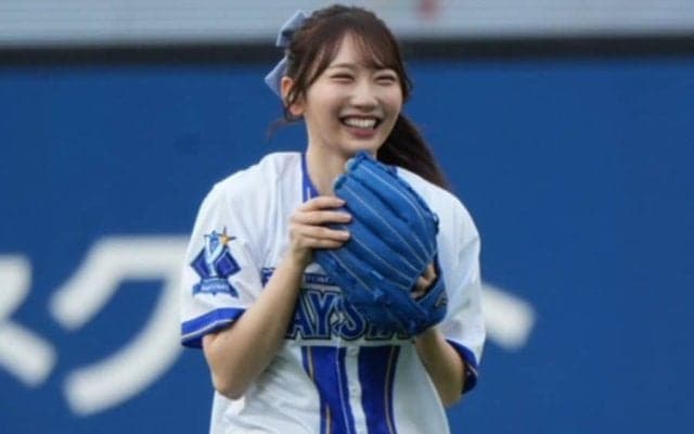 “最前列”で見届けた美女の快投「めっちゃ羨ましい」　大忙しの24歳に羨望の声「1番楽しんでる」