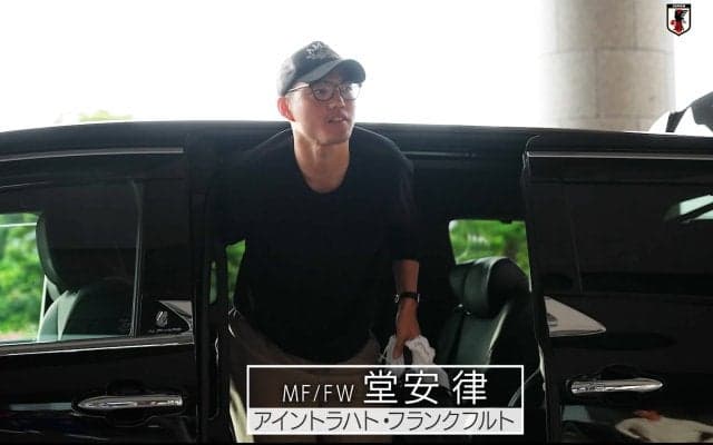 「オシャレすぎる」日本代表の“私服コレクション”が脚光！上田綺世らに「アイドル並み」「パンツどこのだろ？」