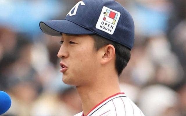 ヤクルト　ドラ１松下がプロ初安打　１軍初昇格で即初スタメン　二回の第１打打席で初球を左翼線二塁打、記念球が一塁ベンチへ届けられる