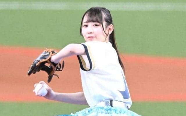 「自慢の推しが凄いことに！」フリフリスカートのアイドルが始球式　ＳＮＳ反応「激かわさん」「すごいやん」