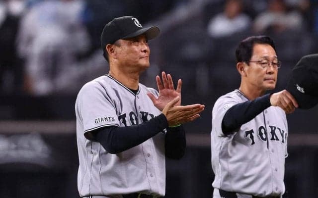 巨人・橋上監督代行「感動の抱擁にはなりませんでしたけど（笑）」メンバー交換で新庄監督と笑顔のやり取り