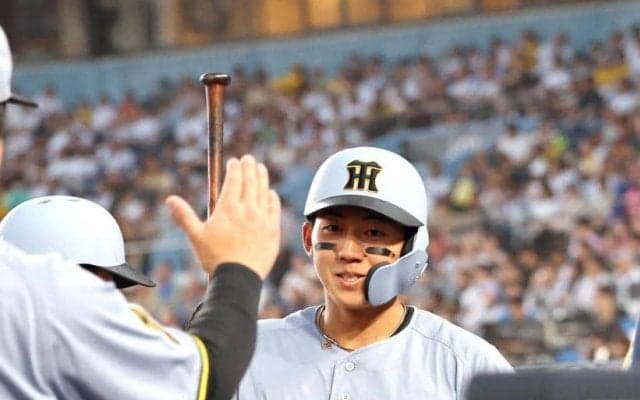 阪神　ドラフト１位の立石が人生初のアイブラック　「気分転換にテルさんにやってもらって」と“長男”が装着　アイブラック３兄弟の誕生か