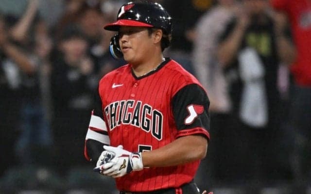村上宗隆、右裏大腿部の張りで途中交代…球団発表　3回の打席で負傷「検査を受けている」