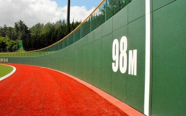 グラウンド拡張、内野スタンド席など新設　浜山公園野球場が改修完了
