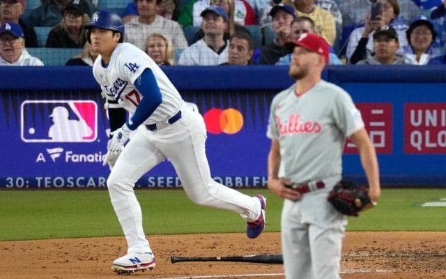大谷翔平２戦連発10号ソロで６年連続2ケタ本塁打達成、ロバーツ監督からひまわりの種シャワー