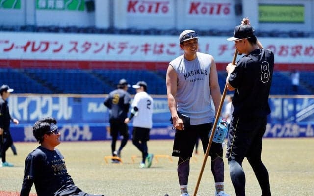 【阪神】ファウルで良かった…元虎戦士のロッテ井上広大が左翼の照明付近に直撃する大ファウル