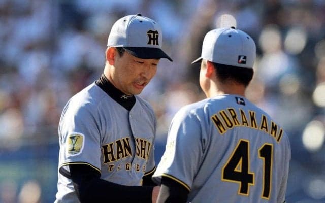 阪神　藤川監督の采配ズバリ！八回大ピンチで岩崎投入→連続三振で鮮やかに切り抜ける　敵地が大歓声　連勝でリーグ３０勝一番乗り