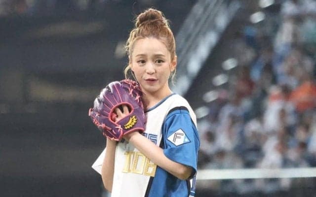 「相変わらず可愛すぎ」美女声優が完璧投球　デビュー25周年…X衝撃「顔変わらん」