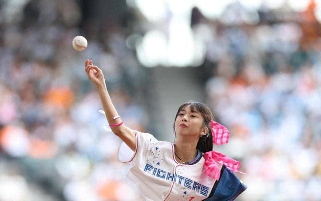 【日本ハム】Ｆ党の牧野真莉愛ファーストピッチで３年連続ノーバン投球