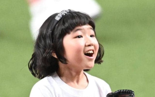 人気子役の永尾柚乃が始球式　かわいらしさにスタンド沸く　豪快？なワンバン投球披露「自分で言うのもアレなんですけど点数は１００点」と自己採点