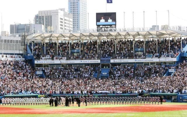 愛子さまが天皇陛下とともに神宮球場に来場　パステルグリーンのジャケットで春らしい装い