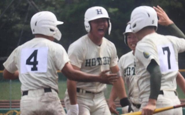 【近畿大会】報徳学園が16年ぶり2度目V！山田主将満塁弾で乱打戦に決着「やってやったぞ」
