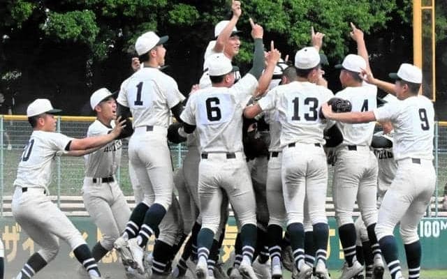 報徳学園が16年ぶり2回目の優勝　高校野球春季近畿地区大会
