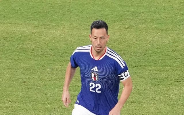 【日本代表】吉田麻也が前半14分までプレー　代表戦では異例の両チーム花道で送られる