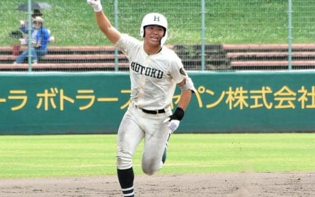 報徳主将、「想定外」の一振り　近畿優勝をたぐり寄せた満塁アーチ