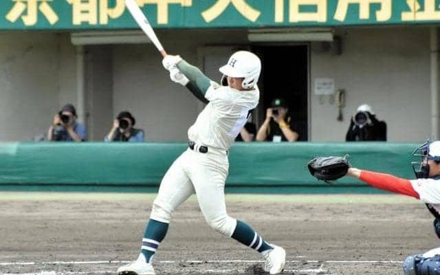 「自由に打て」応えた報徳の指名打者　鍛えた下半身、変化球打ち実る