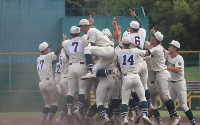 報徳学園16年ぶり２度目Ｖ　山田瑛太主将９回決勝満弾「やっとこの２年半で勝たすことできた」