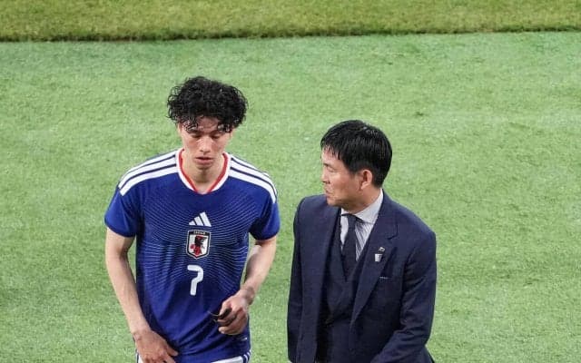 【日本代表】森保監督が猛抗議…ハーフラインまで飛び出す→審判員がテクニカルエリアまで戻す