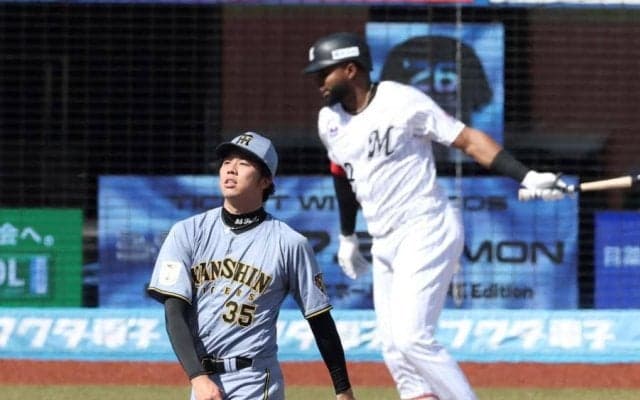 「これ簡単に見えるけどむずいのよね」阪神・佐藤輝が見せたビッグプレーにファン騒然　慣れない右翼で身体能力示す　才木もグラブ叩いて称賛