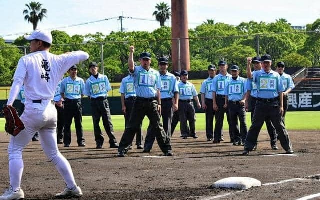 審判が技術磨く講習会　夏の高校野球大会を前に　大分県高野連が開催