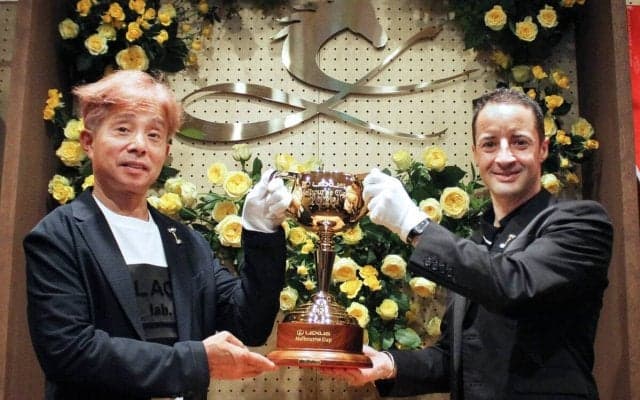 １億円相当のメルボルンカップが京都でお披露目！かつてＶのルメール騎手「私の人生の中でも最高の贈り物」　岩田康誠騎手も懐かしむ