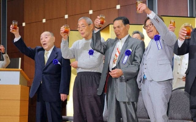 【ボクシング】「世界チャンピオン会」にファイティング原田氏ら世界王者５３人集結　具志堅用高氏「まだまだ日本のボクシング界は発展していく」