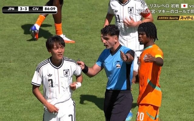 「ふざけるな！」U-19日本代表MFが“前代未聞の誤審”で退場…ファン大荒れ「酷すぎ」「許されない」大会は主審ミスを公表
