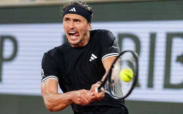 ズベレフが全仏5度目の準決勝進出、19歳ホダルをストレートで撃破！シナー、ジョコビッチ敗退も「目の前の試合に集中するだけ」[全仏オープン]
