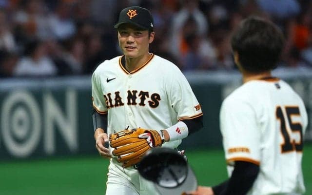 ダイブ捕球→一回転送球…坂本勇人に漏れた同僚の本音「さすが」「守備固め必要ない」